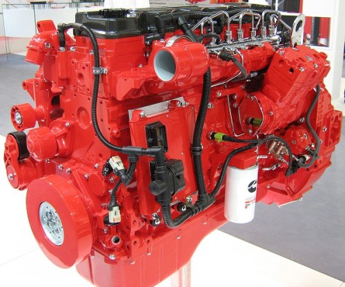 1200px-Cummins_Engine_LKW.jpg